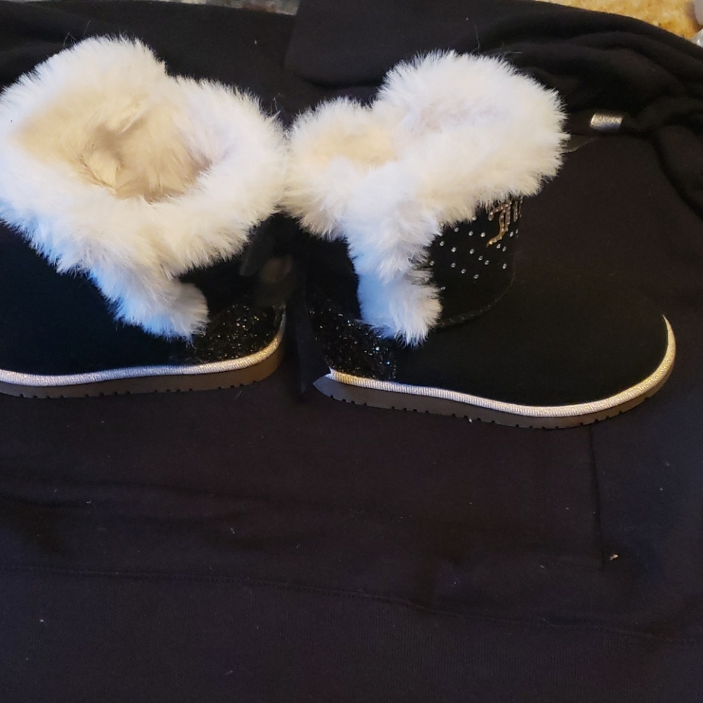 Shoe - Picture 3 of 3